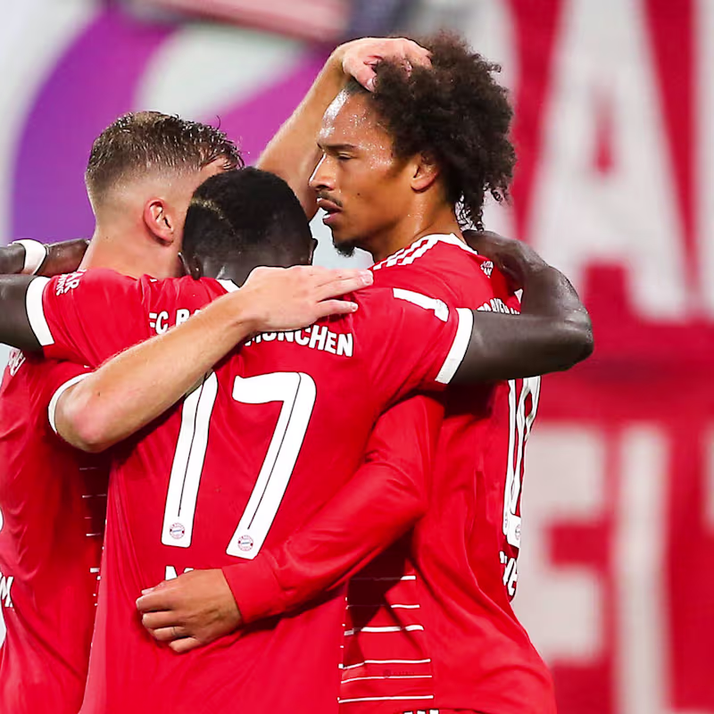 Andrew Robertson & Luis Díaz